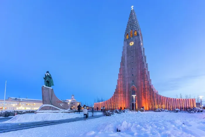 Framed Print : View of Skolavorduholt statue and Hallgrimskirkja church at dusk in winter, Reykjavik, Iceland Framed Print : View of Skolavorduholt statue and Hallgrimskirkja church at dusk in winter, Reykjavik, Iceland