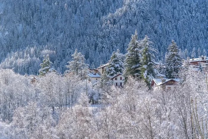 Framed Print : View of snow covered chalets, trees and mountains from Dolonne in winter, Courmayeur, Aosta Valley, Italian Alps, Italy
