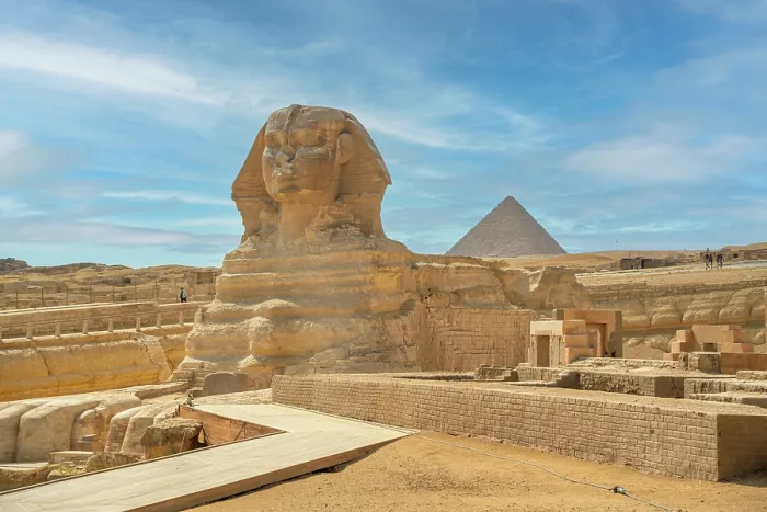 Framed Print : View of the Sphinx at the Pyramids of Giza on a sunny day, Giza, Cairo, Egypt, Africa Framed Print : View of the Sphinx at the Pyramids of Giza on a sunny day, Giza, Cairo, Egypt, Africa