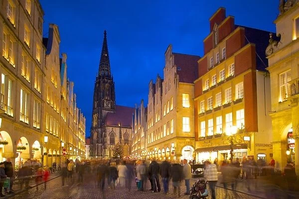 View of St. Lamberts Church and Prinzipalmarkt at Christmas, Munster, North Rhine-Westphalia, Germany, Europe