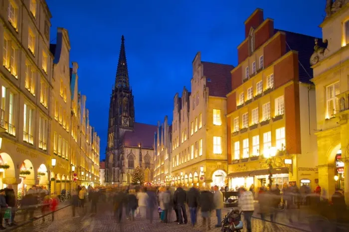 Framed Print : View of St. Lamberts Church and Prinzipalmarkt at Christmas, Munster, North Rhine-Westphalia, Germany, Europe Framed Print : View of St. Lamberts Church and Prinzipalmarkt at Christmas, Munster, North Rhine-Westphalia, Germany, Europe