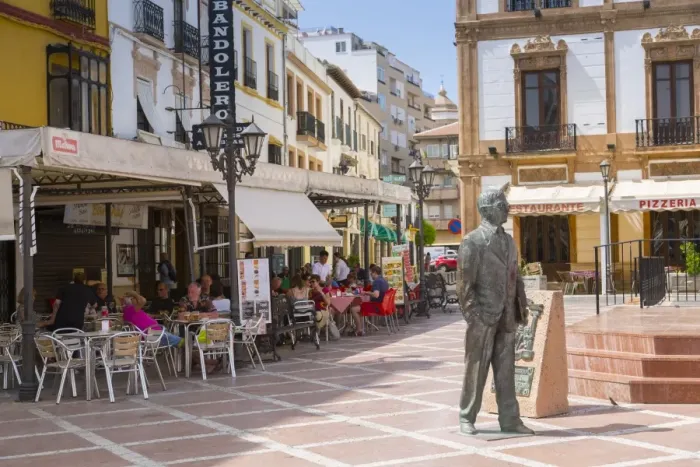 Framed Print : View of statue and restaurants, Plaza del Socorro, Ronda, Andalusia, Spain, Europe Framed Print : View of statue and restaurants, Plaza del Socorro, Ronda, Andalusia, Spain, Europe