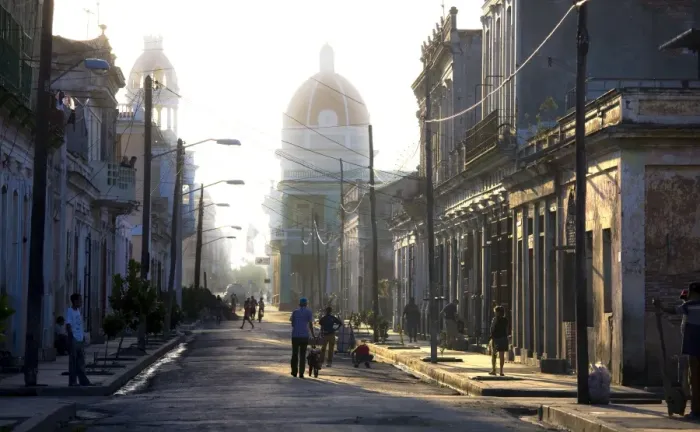 Framed Print : View along street towards Parque Jose Marti, Cienfuegos, Cuba, West Indies Framed Print : View along street towards Parque Jose Marti, Cienfuegos, Cuba, West Indies
