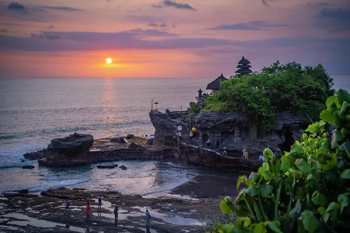 Framed Print : View of Tanah Lot, traditional Balinese temple at sunset, Beraban, Kediri, Tabanan Regency, Bali, Indonesia, South East Asia, Asia Framed Print : View of Tanah Lot, traditional Balinese temple at sunset, Beraban, Kediri, Tabanan Regency, Bali, Indonesia, South East Asia, Asia
