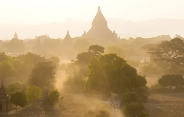 Framed Print : View over the temples of Bagan swathed in dust and evening sunlight, from Shwesandaw Paya, Bagan, Myanmar (Burma), Southeast Asia Framed Print : View over the temples of Bagan swathed in dust and evening sunlight, from Shwesandaw Paya, Bagan, Myanmar (Burma), Southeast Asia