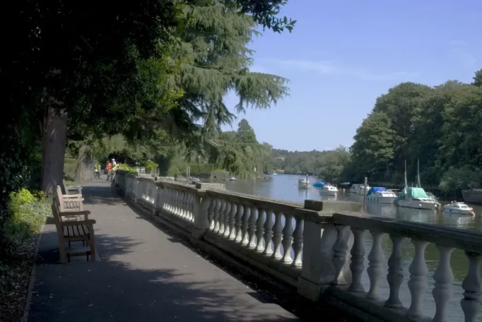 Framed Print : View of the Thames from embankment near York House, Richmond, Surrey, England Framed Print : View of the Thames from embankment near York House, Richmond, Surrey, England
