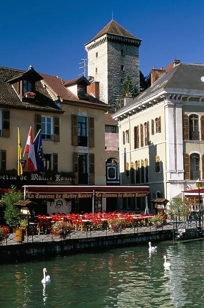 View across Thiou River to the chateau, Annecy, Haute-Savoie, Rhone-Alpes, France, Europe