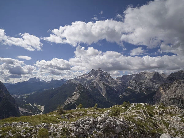 View of Tofane from the top of Croda dell Ancona, Dolomites, Veneto, Italy, Europe