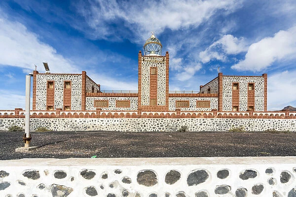 Front view of towers and lantern dome of Entallada lighthouse, Tuineje, Las Palmas