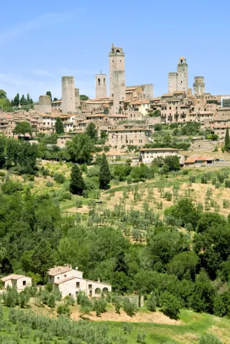 Framed Print : View to town across agricultural landscape, San Gimignano, UNESCO World Heritage Site