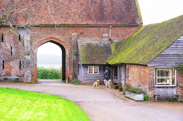 Framed Print : View towards Tudor barn in the Sissinghurst Castle Garden, Kent, England, United Kingdom Framed Print : View towards Tudor barn in the Sissinghurst Castle Garden, Kent, England, United Kingdom
