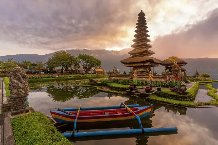 Framed Print : View of Ulun Danu Beratan temple on Lake Bratan at sunrise, Bali, Indonesia, South East Asia, Asia Framed Print : View of Ulun Danu Beratan temple on Lake Bratan at sunrise, Bali, Indonesia, South East Asia, Asia
