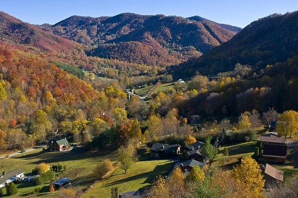 View over valley with colourful foliage in the Indian summer, Great Smoky Mountains National Park