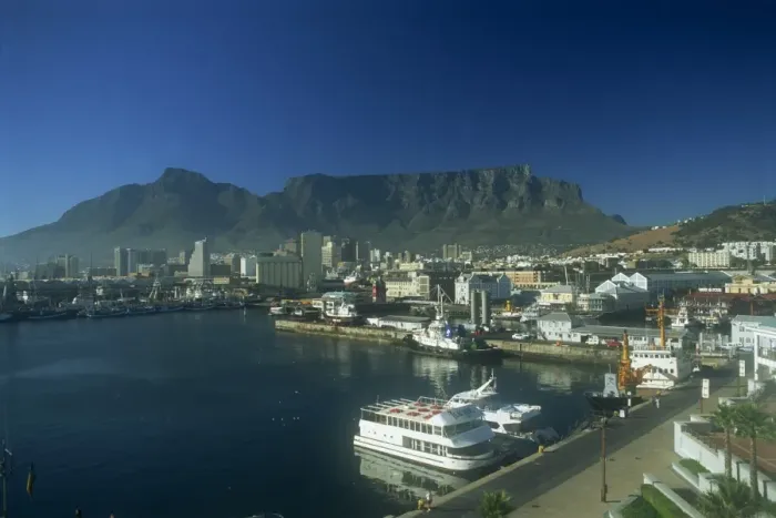 Framed Print : A view of Victoria & Albert Waterfront with Table Mountain behind Framed Print : A view of Victoria & Albert Waterfront with Table Mountain behind