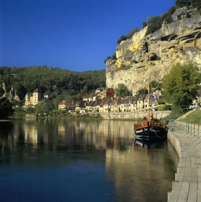 Framed Print : View of village and Dordogne River, La Roque Gageac, Dordogne, Aquitaine, France, Europe Framed Print : View of village and Dordogne River, La Roque Gageac, Dordogne, Aquitaine, France, Europe