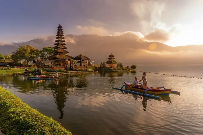 Framed Print : View of young couple on Cadik canoe at Ulun Danu Beratan temple on Lake Bratan at sunrise, Bali, Indonesia, South East Asia, Asia Framed Print : View of young couple on Cadik canoe at Ulun Danu Beratan temple on Lake Bratan at sunrise, Bali, Indonesia, South East Asia, Asia