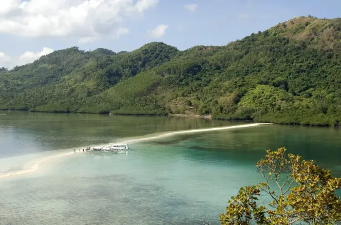 Framed Print : Vigan Island, the Snake Island sand spit, Bacuit Bay, Palawan, Philippines