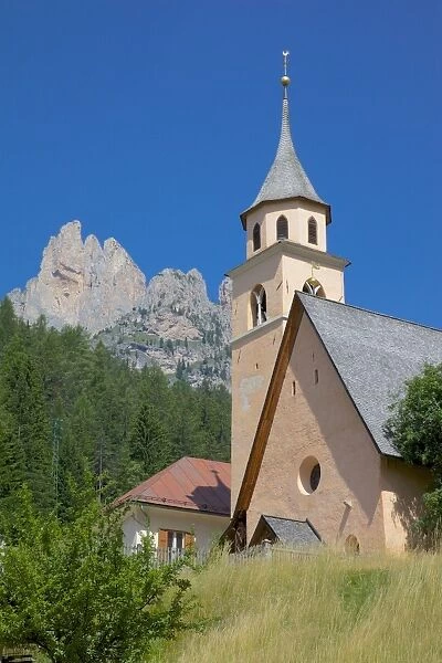 Village church, Fontanac, Fassa Valley, Trento Province, Trentino-Alto Adige  /  South Tyrol, Italian Dolomites, Italy, Europe