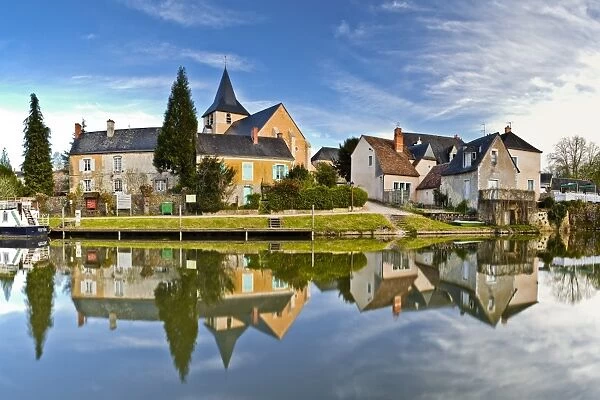 The village of Malicorne-sur-Sarthe, Sarthe, Pays de la Loire, France, Europe
