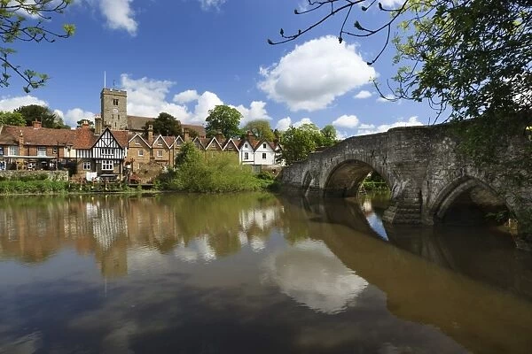 Village and medieval bridge over the River Medway, Aylesford, near Maidstone, Kent, England, United Kingdom, Europe