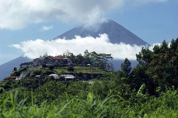 Village of Penelokan with the volcano of Mount Agung behind