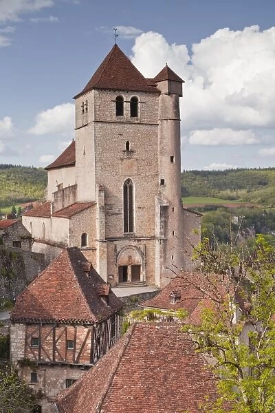 The village of Saint Cirq Lapopie, designated a Beaux Village de France, Lot, France, Europe