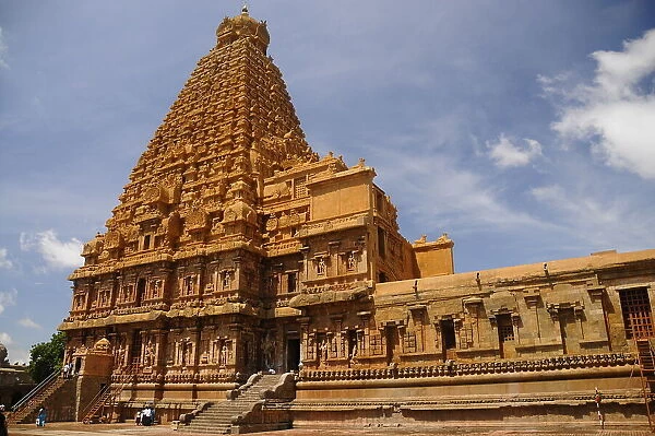 Vimana, Brihadeeswarar (Brihadisvara) Hindu Chola temple, Thanjavur, UNESCO World Heritage Site, Tamil Nadu, India, Asia