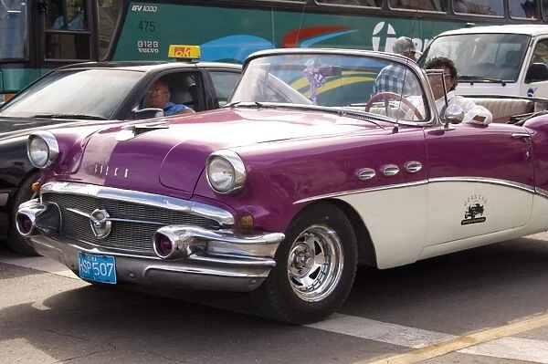 A vintage 1950s American car used for taking tourists sightseeing