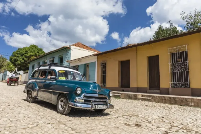 Framed Print : A vintage 1950s American car working as a taxi in the town of Trinidad, UNESCO World Heritage Site Framed Print : A vintage 1950s American car working as a taxi in the town of Trinidad, UNESCO World Heritage Site