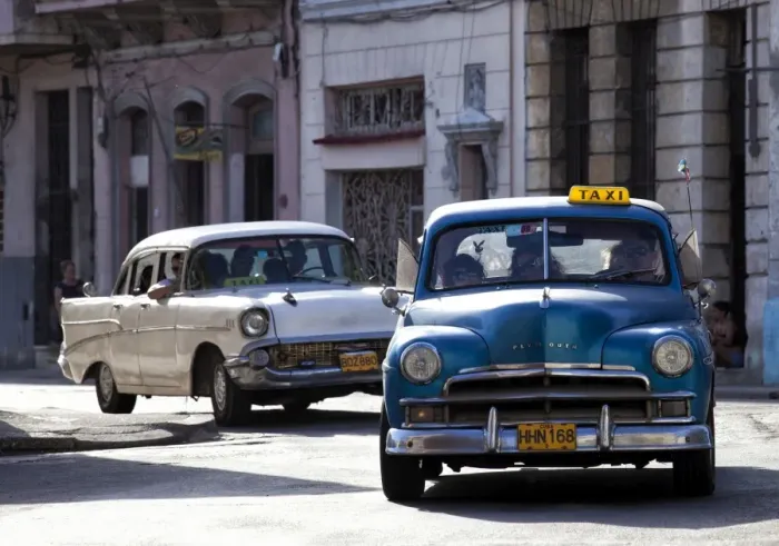 Framed Print : Vintage American car taxi on Avenue Colon during morning rush hour soon after sunrise, Havana Centro, Cuba, West Indies, Central America Framed Print : Vintage American car taxi on Avenue Colon during morning rush hour soon after sunrise, Havana Centro, Cuba, West Indies, Central America