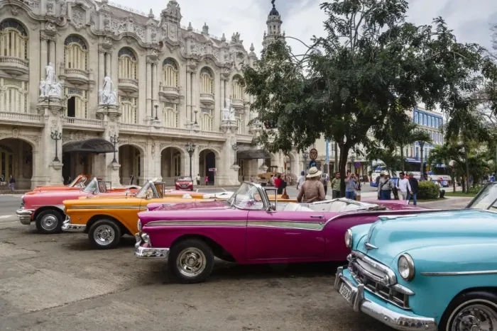 Framed Print : Vintage American cars parking outside the Gran Teatro (Grand Theater), Havana, Cuba Framed Print : Vintage American cars parking outside the Gran Teatro (Grand Theater), Havana, Cuba