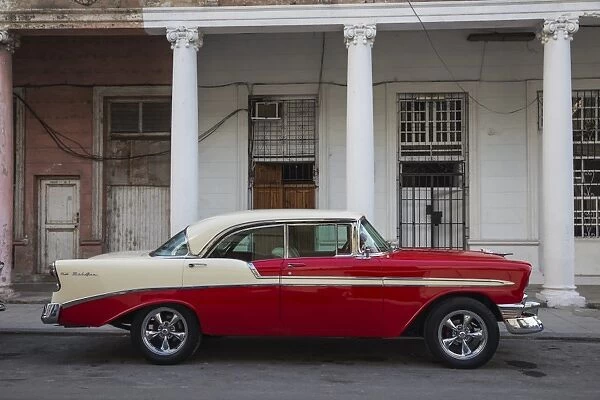 Vintage car, Habana Vieja (Old Town), Havana, Cuba, West Indies, Central America