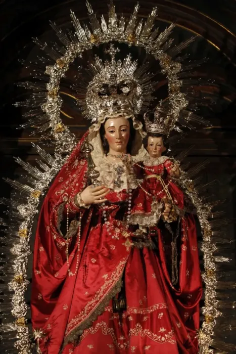 Framed Print : Virgin and Child sculpture in Seville cathedral, Seville, Andalucia, Spain, Europe Framed Print : Virgin and Child sculpture in Seville cathedral, Seville, Andalucia, Spain, Europe