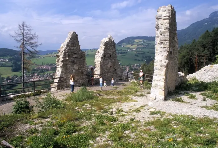 Framed Print : Visitors at Salegg (Salego) ruins and Siusi village Framed Print : Visitors at Salegg (Salego) ruins and Siusi village