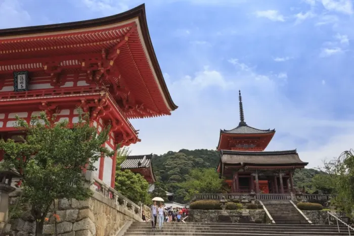 Framed Print : Visitors with sun umbrella in summer, vermillion temple entrance buildings, Kiyomizu-dera Framed Print : Visitors with sun umbrella in summer, vermillion temple entrance buildings, Kiyomizu-dera