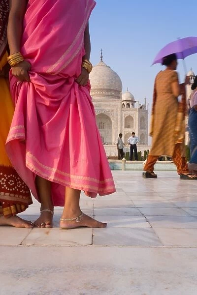 Visitors in front of the Taj Mahal, UNESCO World Heritage Site, Agra, Uttar Pradesh, India, Asia