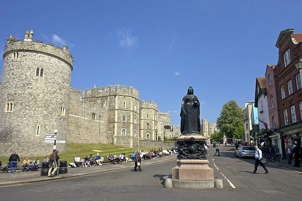 Visitors and tourists outside Windsor Castle, Windsor, Berkshire, England