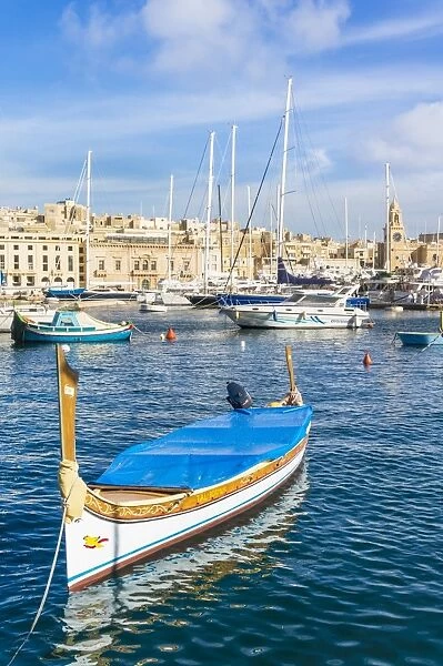 Vittoriosa waterfront marina and water taxi (Dghajsa), Dockyard Creek, Birgu The Three Cities, Valletta, Malta, Mediterranean, Europe