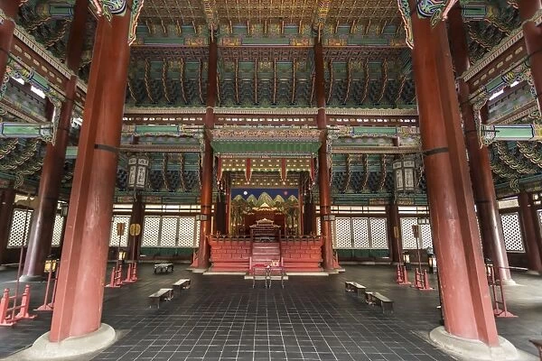 Vivid colours of Imperial Throne Hall (Geunjeongjeon) interior, Gyeongbokgung Palace