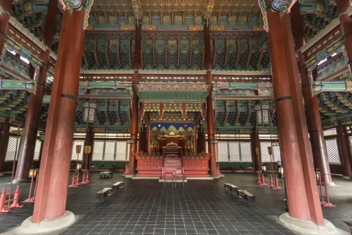 Framed Print : Vivid colours of Imperial Throne Hall (Geunjeongjeon) interior, Gyeongbokgung Palace Framed Print : Vivid colours of Imperial Throne Hall (Geunjeongjeon) interior, Gyeongbokgung Palace