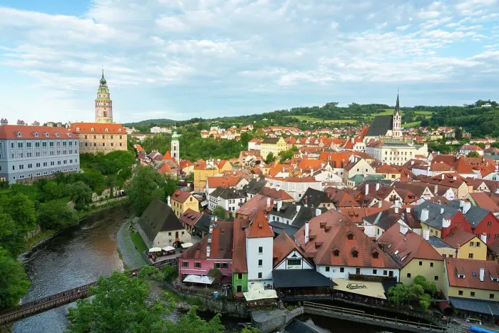 Framed Print : Vltava River by State Castle and Chateau Cesky Krumlov in town, UNESCO World Heritage Site, Cesky Krumlov, South Bohemian Region, Czech Republic (Czechia), Europe Framed Print : Vltava River by State Castle and Chateau Cesky Krumlov in town, UNESCO World Heritage Site, Cesky Krumlov, South Bohemian Region, Czech Republic (Czechia), Europe