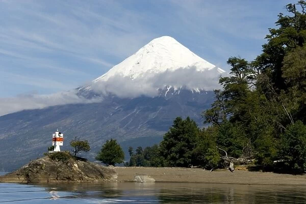 Volcan Osorno and Lago Todos los Santos, Cruce des Lagos, Puerto Varas, Lakes District, southern Chile, South America