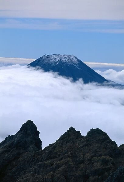 The top of the volcanic cone of Mount Ngauruhoe in