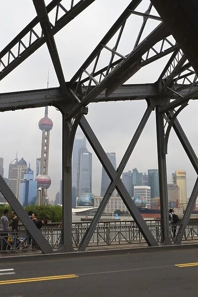 Waibaidu Bridge, formerly the Garden Bridge, the only steel bridge of its type in China, spanning Suzhou Creek at its confluence with the Huangpu River, Shanghai, China, Asia