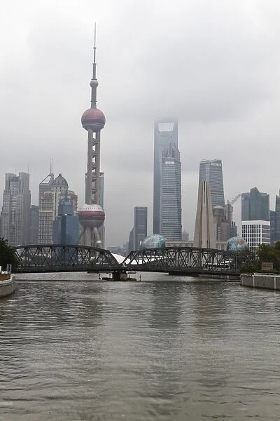 Waibaidu Bridge (Garden Bridge) over Suzhou Creek, Pudong skyline with Oriental Pearl Tower and Shanghai World Financial Center beyond, Shanghai, China, Asia