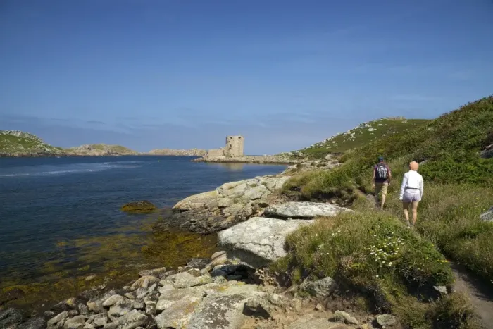 Framed Print : Walkers near Cromwells Castle in summer sunshine, Isle of Tresco, Isles of Scilly, United Kingdom, Europe Framed Print : Walkers near Cromwells Castle in summer sunshine, Isle of Tresco, Isles of Scilly, United Kingdom, Europe