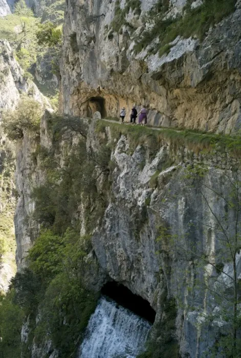 Framed Print : Walking the Cares Gorge footpath, Picos de Europa, Castilla y Leon, Spain, Europe