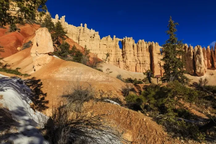 Framed Print : Wall of Windows lit by early morning sun, with snowy Peekaboo Loop Trail, Bryce Canyon National Park, Utah, USA Framed Print : Wall of Windows lit by early morning sun, with snowy Peekaboo Loop Trail, Bryce Canyon National Park, Utah, USA
