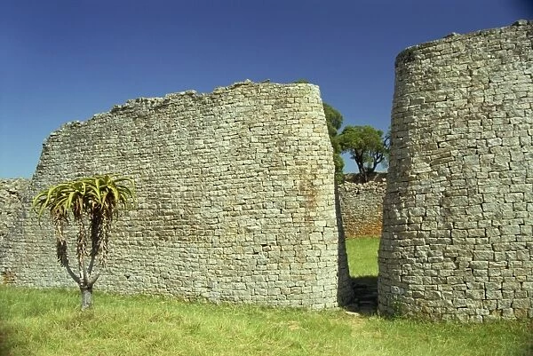 Walls of Great Enclosure, Great Zimbabwe, UNESCO World Heritage Site, Zimbabwe, Africa