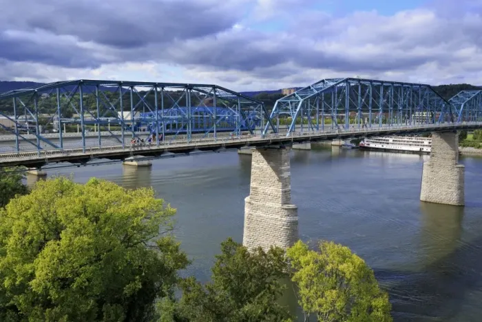 Framed Print : Walnut Street pedestrian bridge over the Tennessee River, Chattanooga, Tennessee, United States of America, North America Framed Print : Walnut Street pedestrian bridge over the Tennessee River, Chattanooga, Tennessee, United States of America, North America